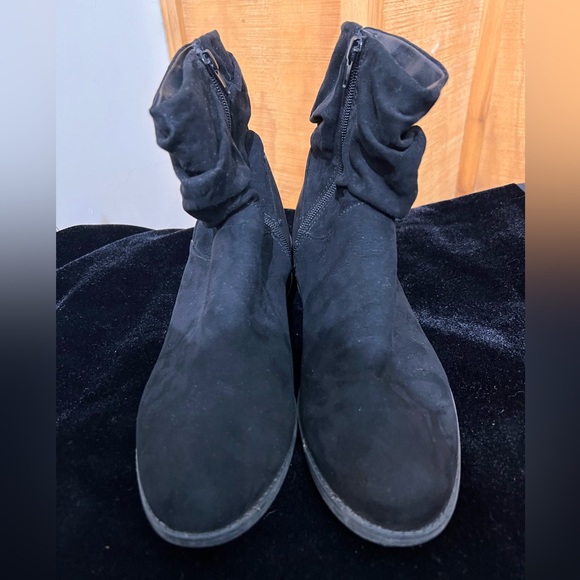 New Directions ‘Cassie’ Black Slouch Booties, Size 10 - Picture 1 of 10